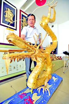 2013片“福”字鱗片拼出5米祥龍 多功能茶臺亮相黃三角早報數字報刊